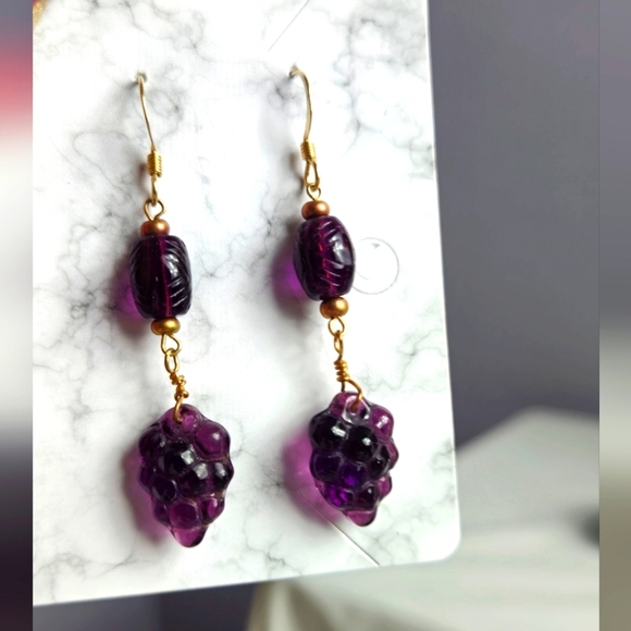 Vintage Jewelry - Elegant Purple Grape Cluster Earrings